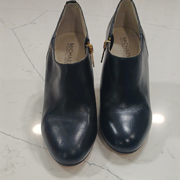 Michael Kors Black Leather Heels Sz7 Gentle Used - Picture 3 of 10